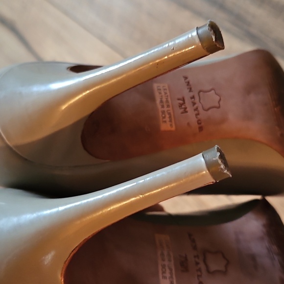 Ann Taylor Taupe Patent Leather Heels - 3.5" Round Toe, Size 7.5M - Picture 13 of 16
